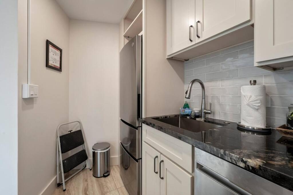 Appartement Hale Ono Loa 403- Top Floor, Ocean View, & Complete Modern Remodel à Kahana Extérieur photo