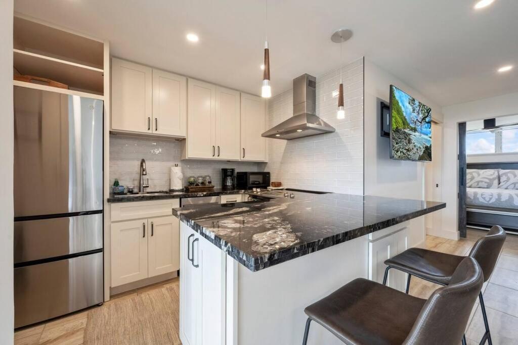 Appartement Hale Ono Loa 403- Top Floor, Ocean View, & Complete Modern Remodel à Kahana Extérieur photo